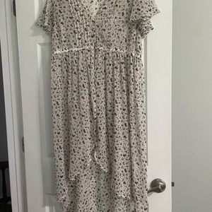 EUC Torrid High Low Floral Top